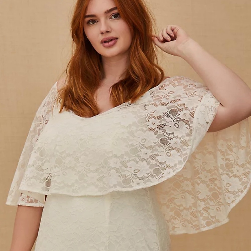 NWT TORRID IVORY LACE CAPELET WEDDING DRESS